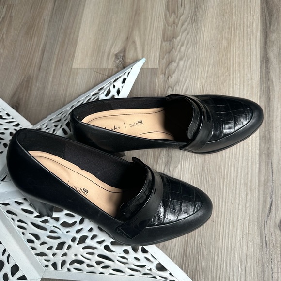 Clarks Dre’s shoes 7 - Picture 2 of 10